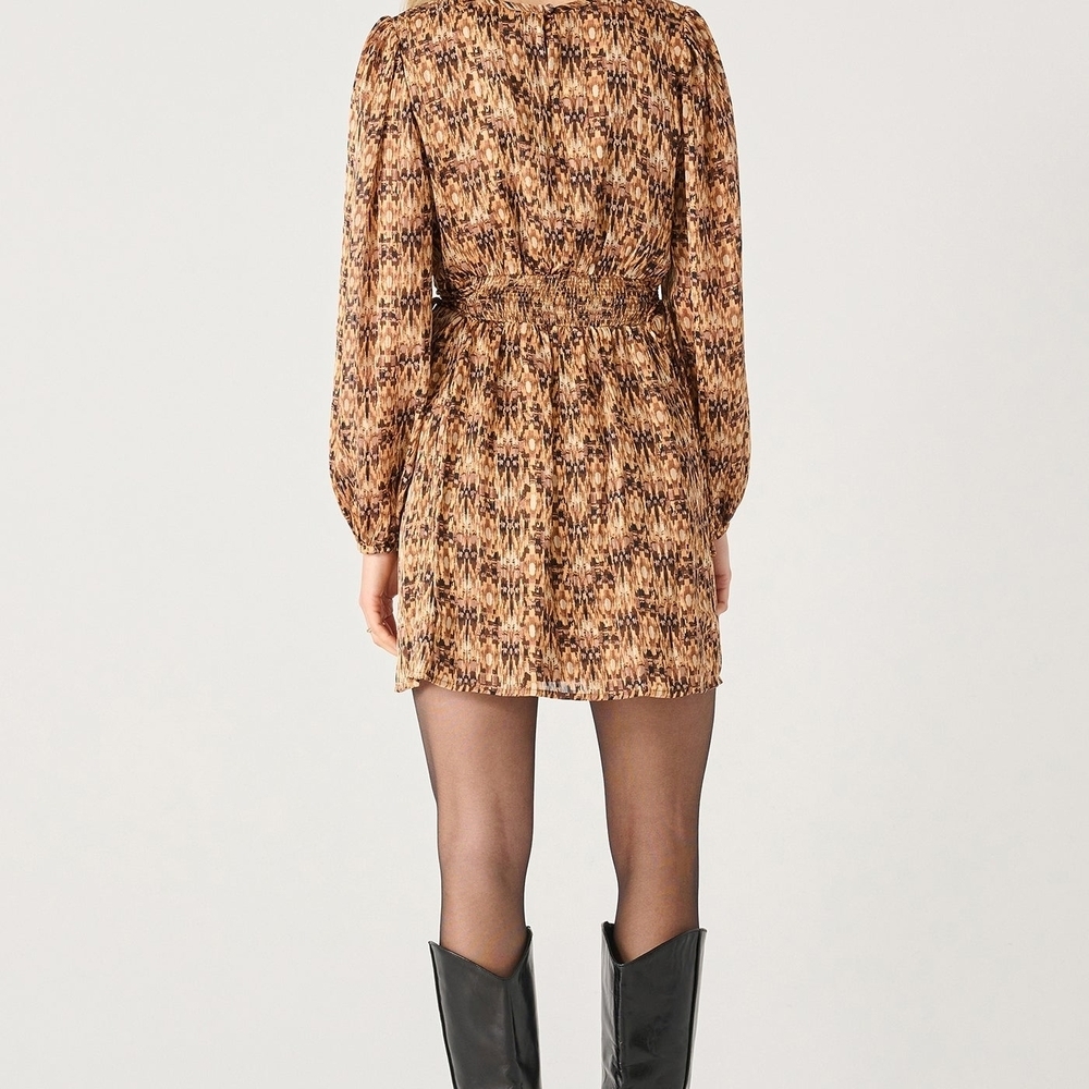 Black Tape_ Brown and Tan Patterned Garment - Picture 5 of 9